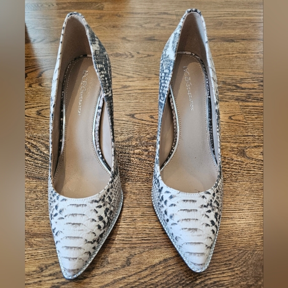 Bcbg generation. Snakeskin Pattern Heels - Picture 4 of 7
